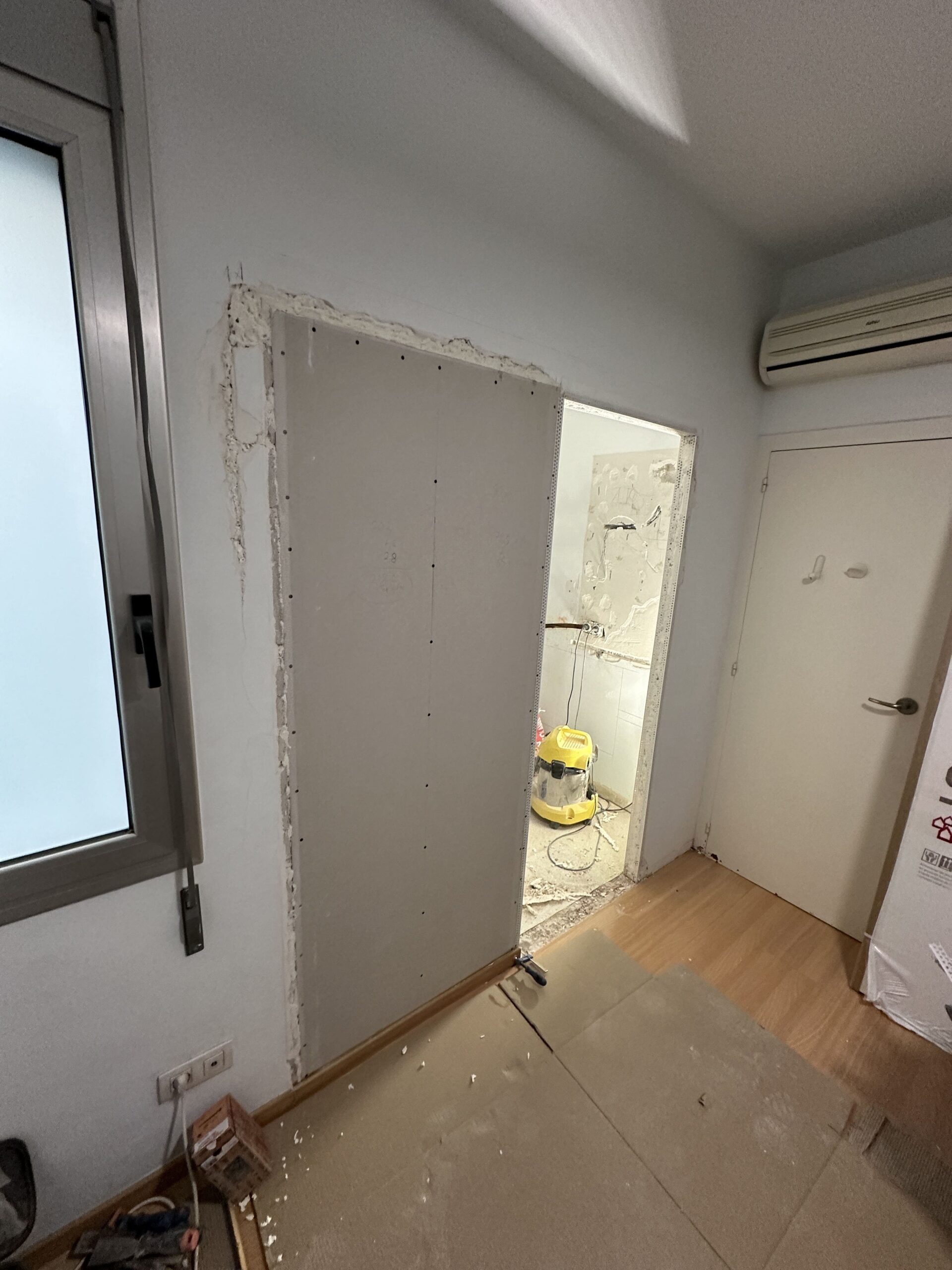 doorway-drywall-installation-palm-solutions-barcelona