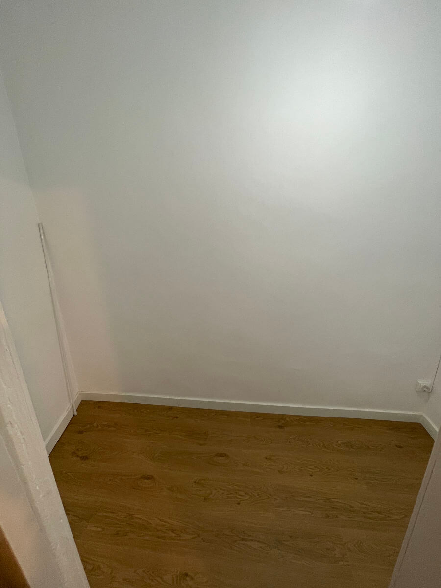 empty-room-wooden-floor-palm-solutions-barcelona