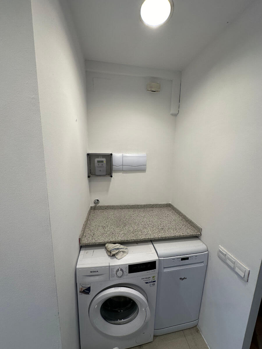 laundry-nook-with-washer-dryer-palm-solutions-barcelona