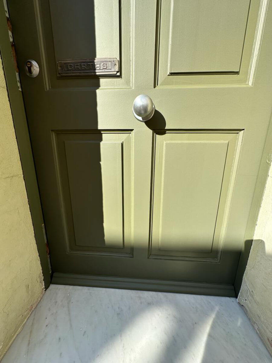 olive-green-panel-door-cartes-slot-palm-solutions-barcelona